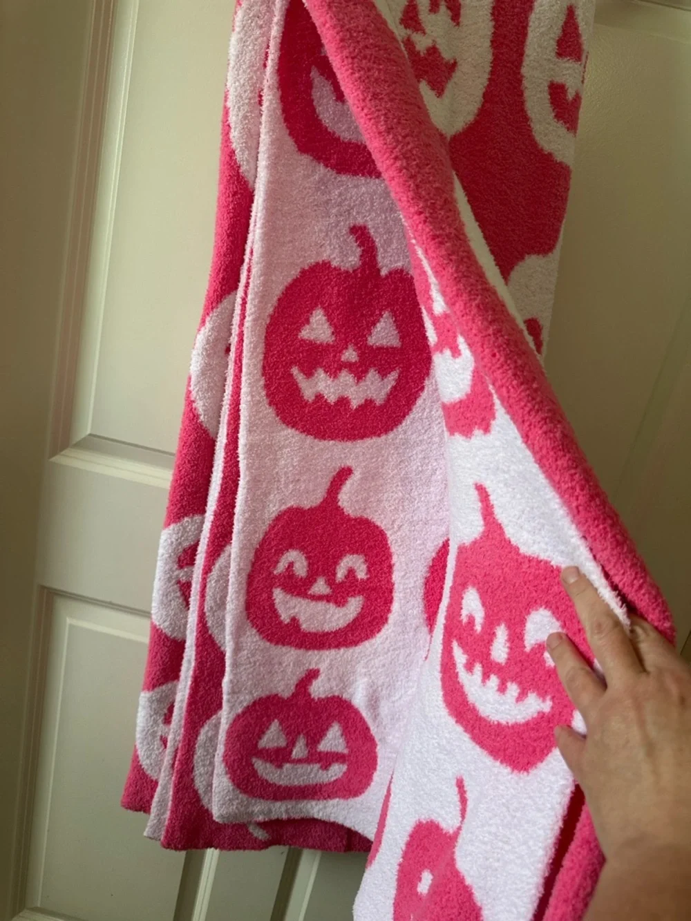 Halloween Novogratz Pink and White Reversible Jack O Lantern Halloween Blanket